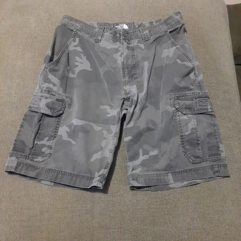 The North Face Stealth Camouflage Rip Stop Cargo Shorts Size 32in Waist Grey